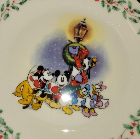 NEW 2pcs Lenox Holiday Disney Mickey Mouse Christmas Disney 2pc salad pl… - Picture 11 of 11